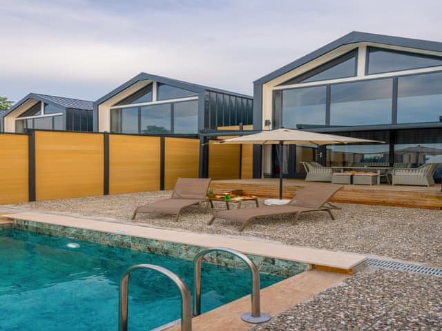 Premium Suite (Isıtmalı Özel Havuzlu)