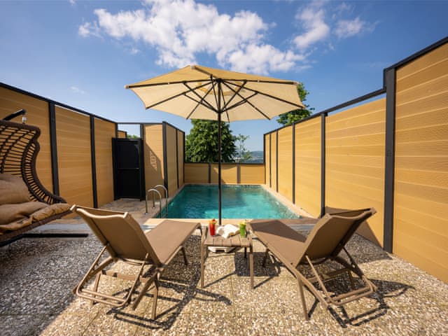 Premium Suite (Isıtmalı Özel Havuzlu)