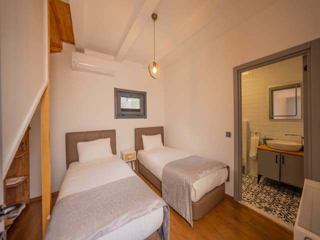 Premium Suite (Isıtmalı Özel Havuzlu)