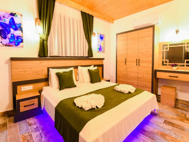 Havuzlu 2 yatak odalı Villa