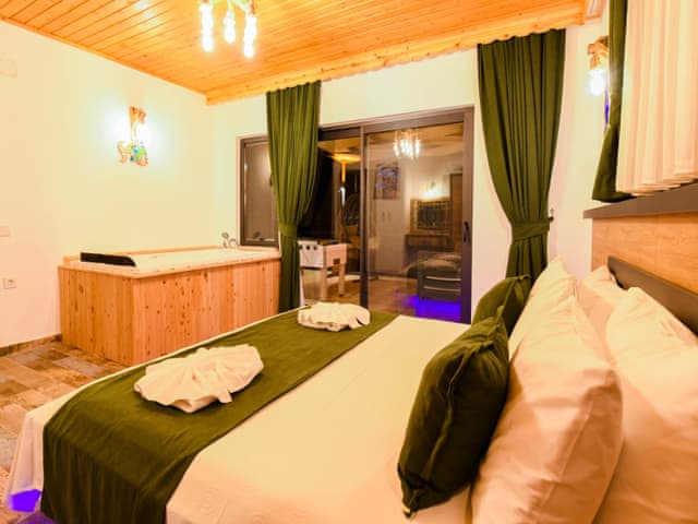 Havuzlu 2 yatak odalı Villa