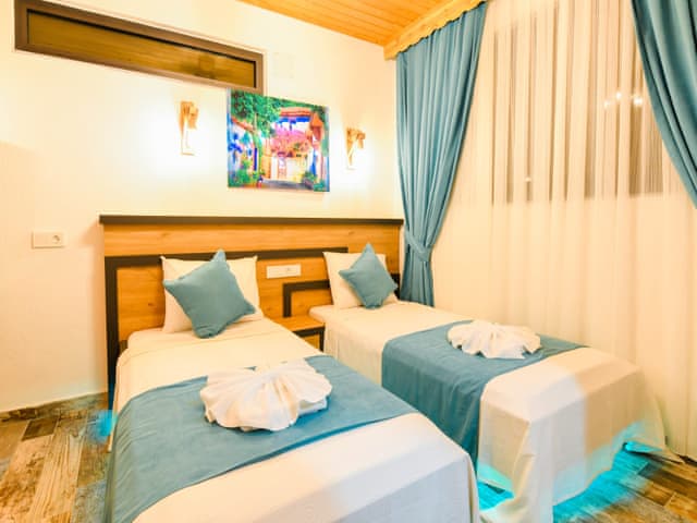 Havuzlu 2 yatak odalı Villa