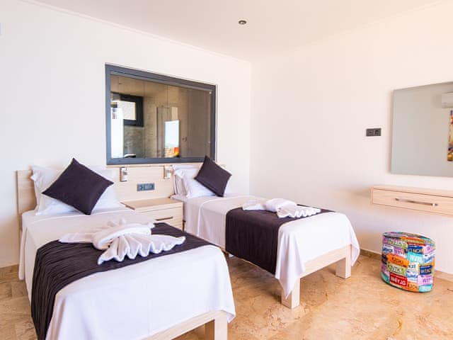 Havuzlu 3 yatak odalı Villa