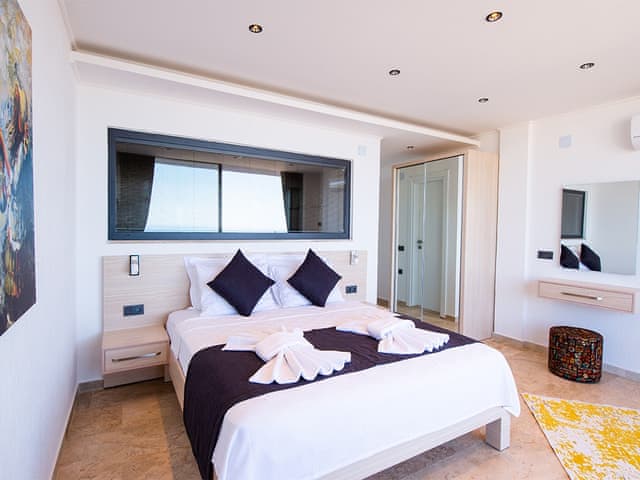 Havuzlu 3 yatak odalı Villa