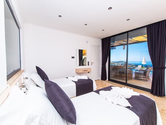 Havuzlu 3 yatak odalı Villa