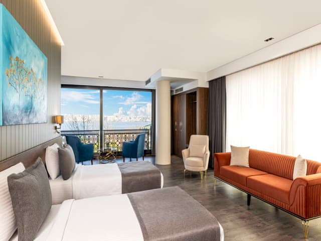 Corner Family Suite Lake View