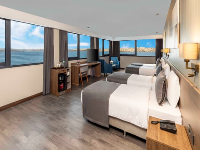 Corner Family Suite Lake View