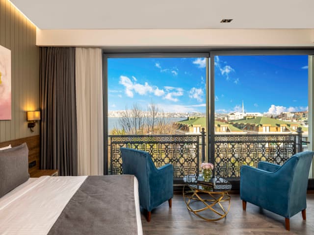 Corner Family Suite Lake View