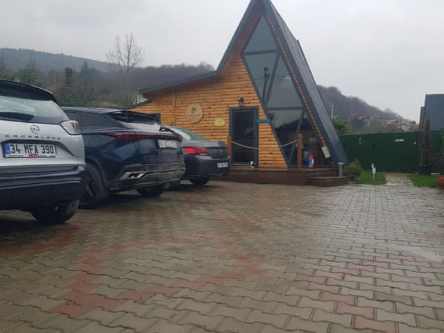 3-LUX BUNGALOW WITH HEATED POOL, LARGE GARDEN