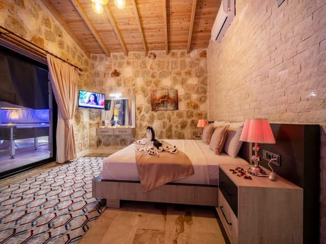 Havuzlu 2 yatak odalı Villa