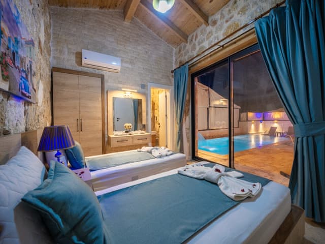 Havuzlu 2 yatak odalı Villa