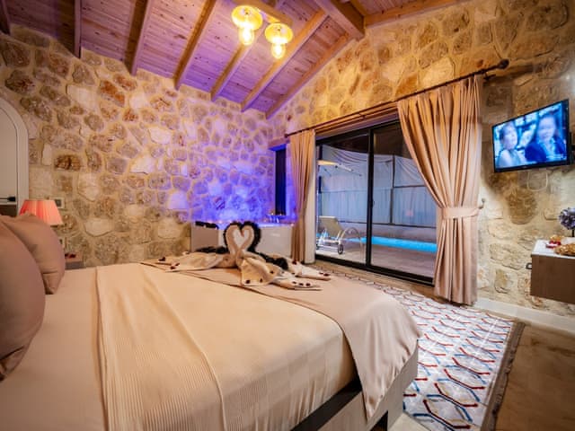 Havuzlu 2 yatak odalı Villa