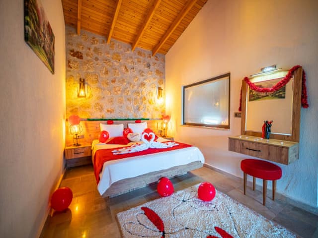 Havuzlu 2 yatak odalı Villa