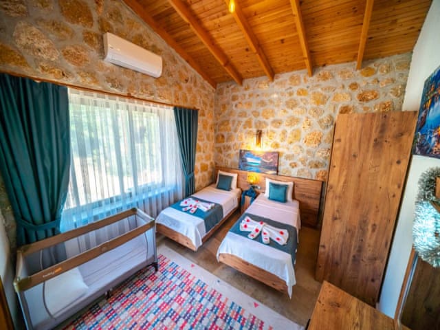 Havuzlu 2 yatak odalı Villa