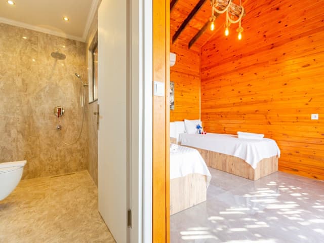 Havuzlu 2 yatak odalı Villa