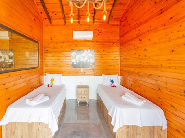 Havuzlu 2 yatak odalı Villa