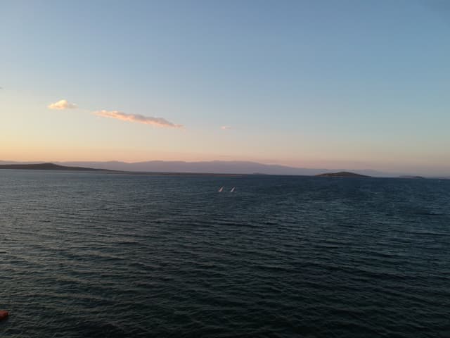 Üç Kişilik Oda (Deniz manzaralı)