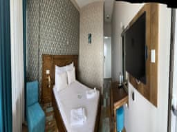 Üç Kişilik Oda (Havuz manzaralı)