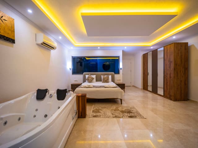 Havuzlu 3 yatak odalı Villa