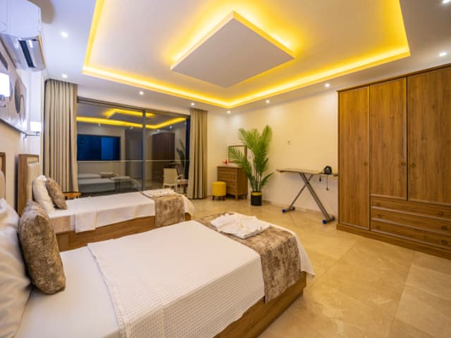 Havuzlu 3 yatak odalı Villa