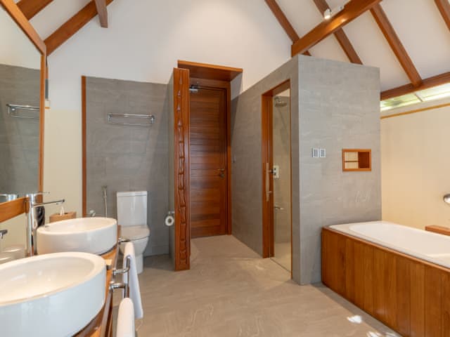 Havuzlu Plaj Villası