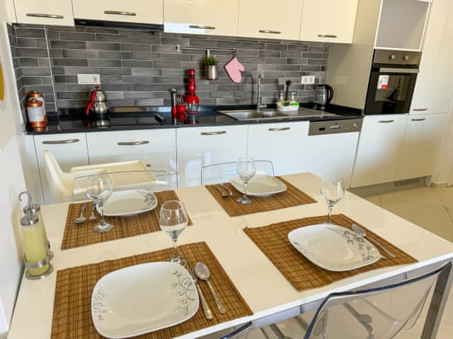 Havuz Manzaralı Oda