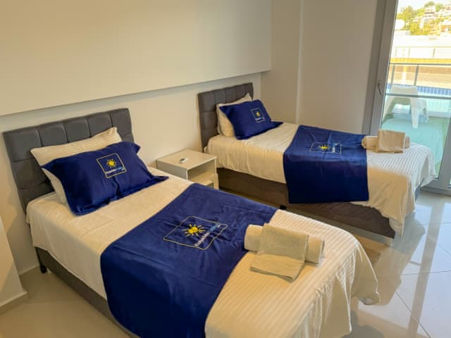 Havuz Manzaralı Oda