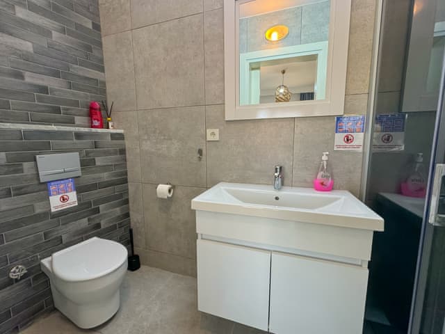 Havuz Manzaralı Oda