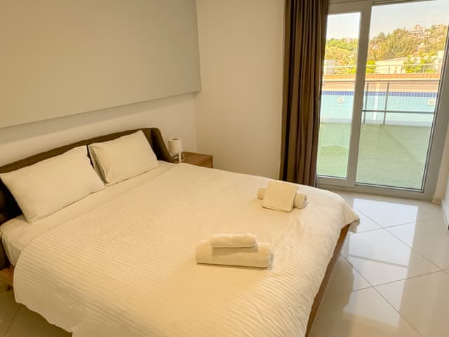 Havuz Manzaralı Oda