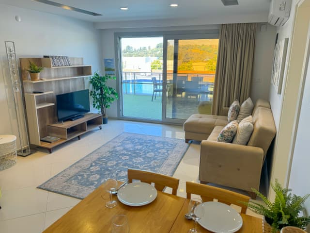 Havuz Manzaralı Oda