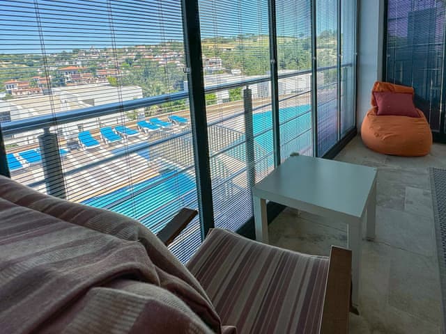 Havuz Manzaralı Oda