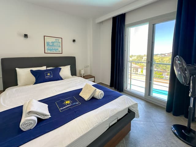 Havuz Manzaralı Oda