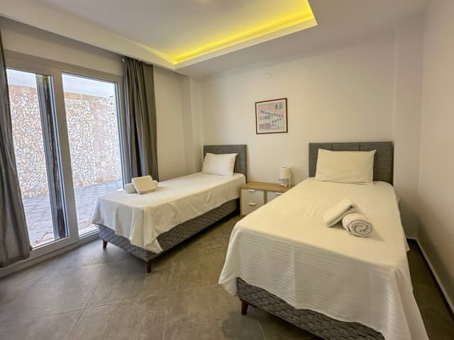 Havuz Manzaralı Oda