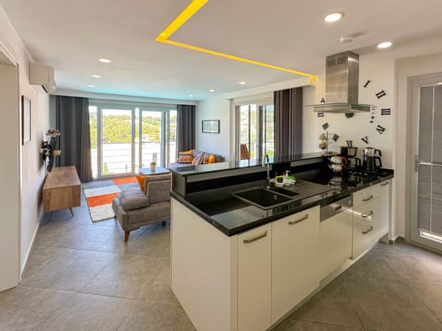 Havuz Manzaralı Oda