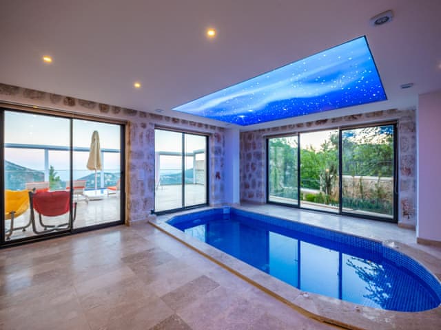 Havuzlu 2 yatak odalı Villa