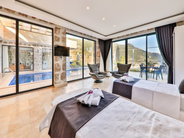 Havuzlu 2 yatak odalı Villa