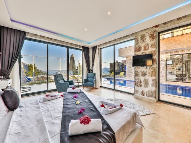 Havuzlu 2 yatak odalı Villa