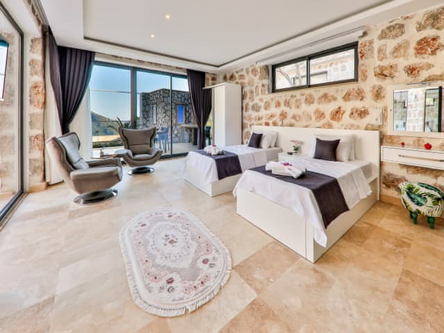 Havuzlu 2 yatak odalı Villa