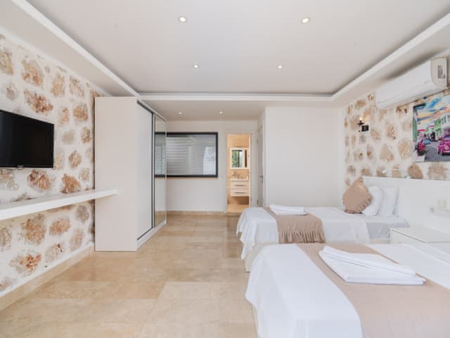 Havuzlu 2 yatak odalı Villa