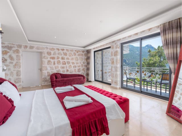 Havuzlu 2 yatak odalı Villa