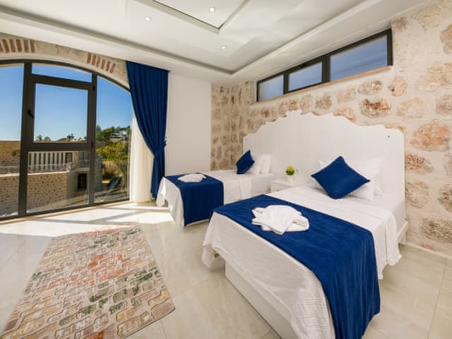 Havuzlu 4 yatak odalı Villa