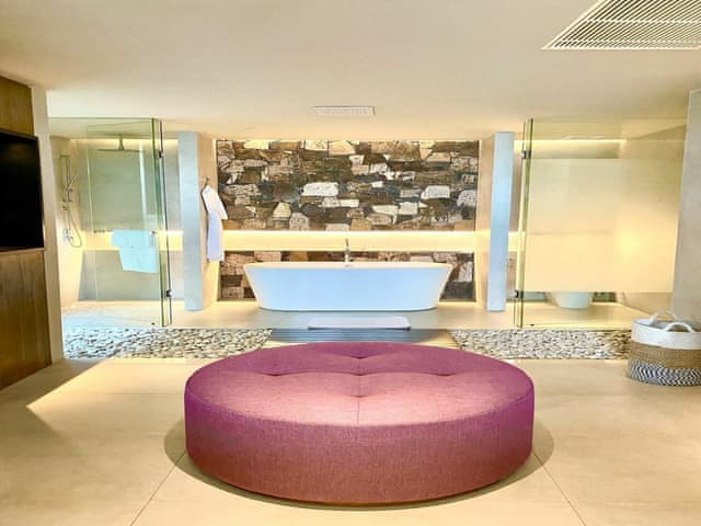 Ocean Infinity Pool Suite