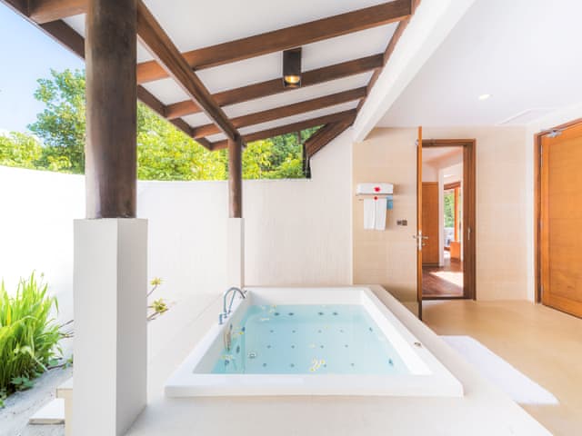 Havuzlu Delüks Günbatımı Plaj Villası