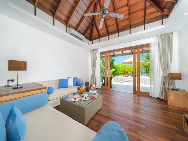 Havuzlu Delüks Günbatımı Plaj Villası