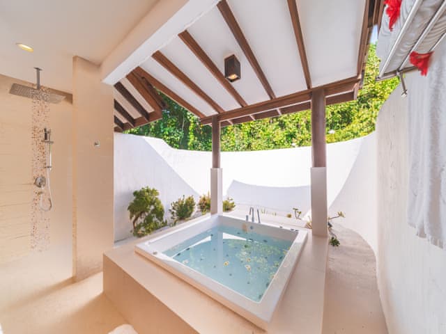 Havuzlu Delüks Günbatımı Plaj Villası