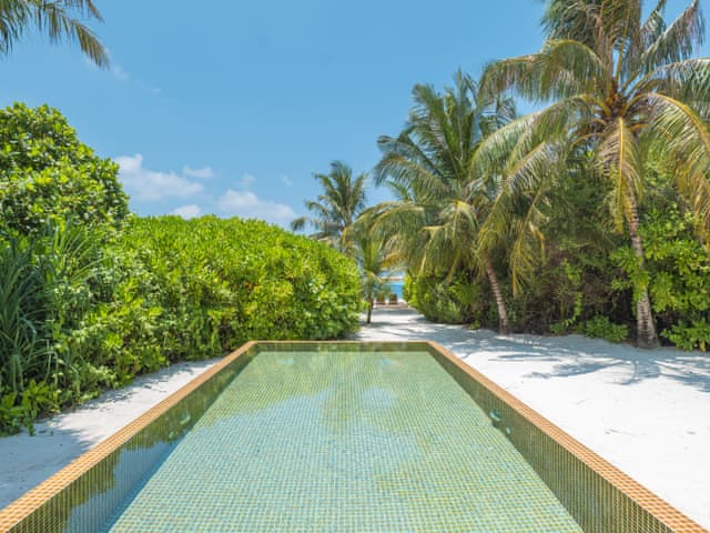 Havuzlu Delüks Günbatımı Plaj Villası