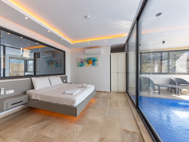 Havuzlu 2 yatak odalı Villa