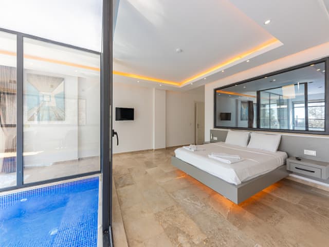 Havuzlu 2 yatak odalı Villa