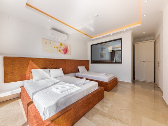 Havuzlu 2 yatak odalı Villa