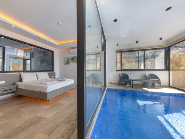 Havuzlu 2 yatak odalı Villa